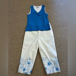 Evan-Picone size 14 Capri pant white with floral, royal blue